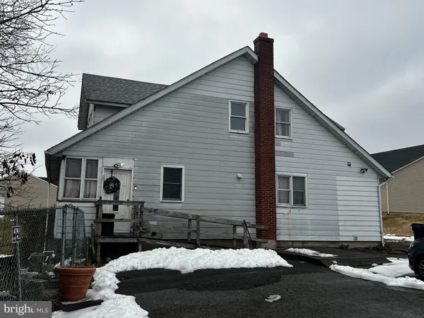 a front view of house with yard