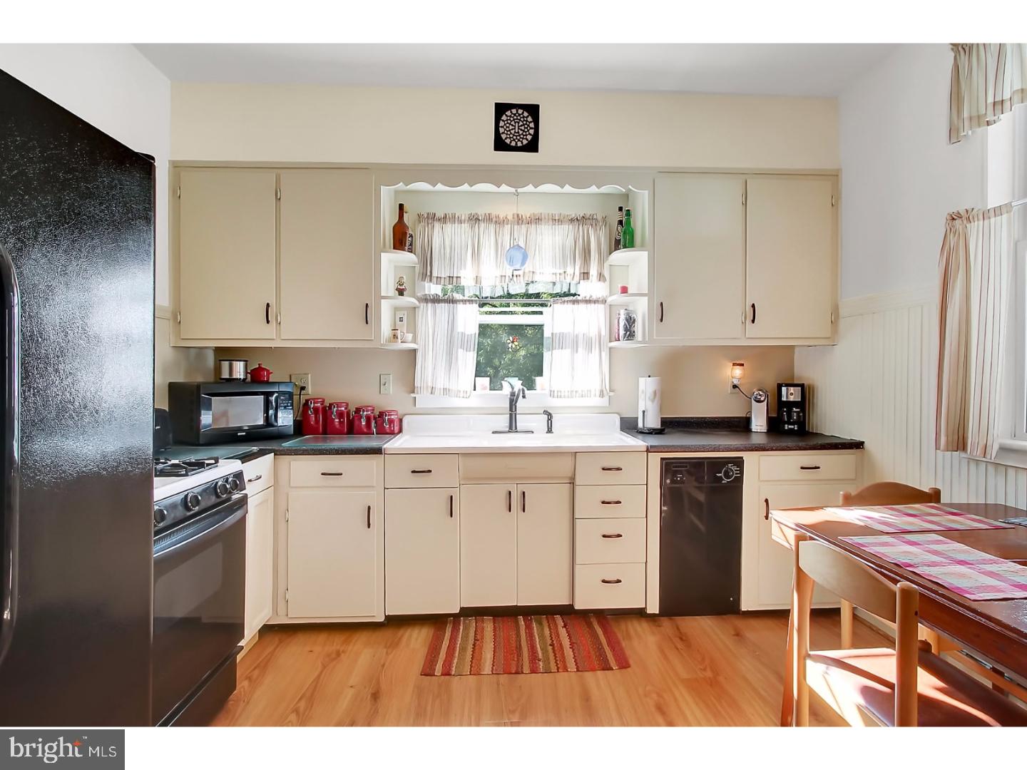 300 Reed Street Mohnton, PA 19540 - Photo 6 of 25 Kitchen