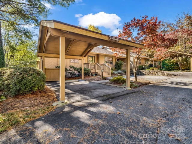 a view of a house with backyard and a tree