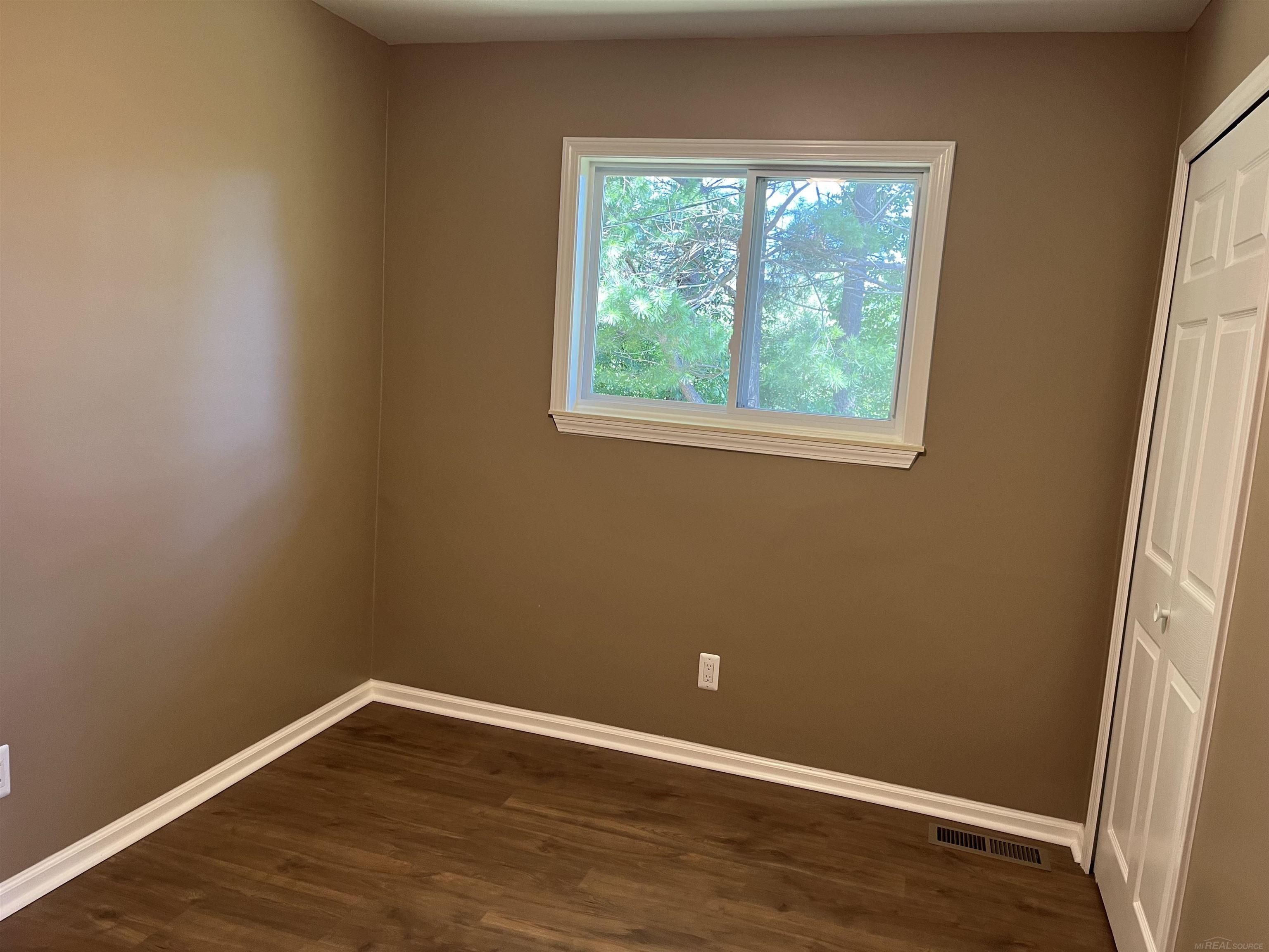1120 Capac Road Allenton, MI 48002 - Photo 12 of 34