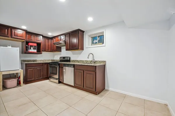a view of a house with backyard and a garden