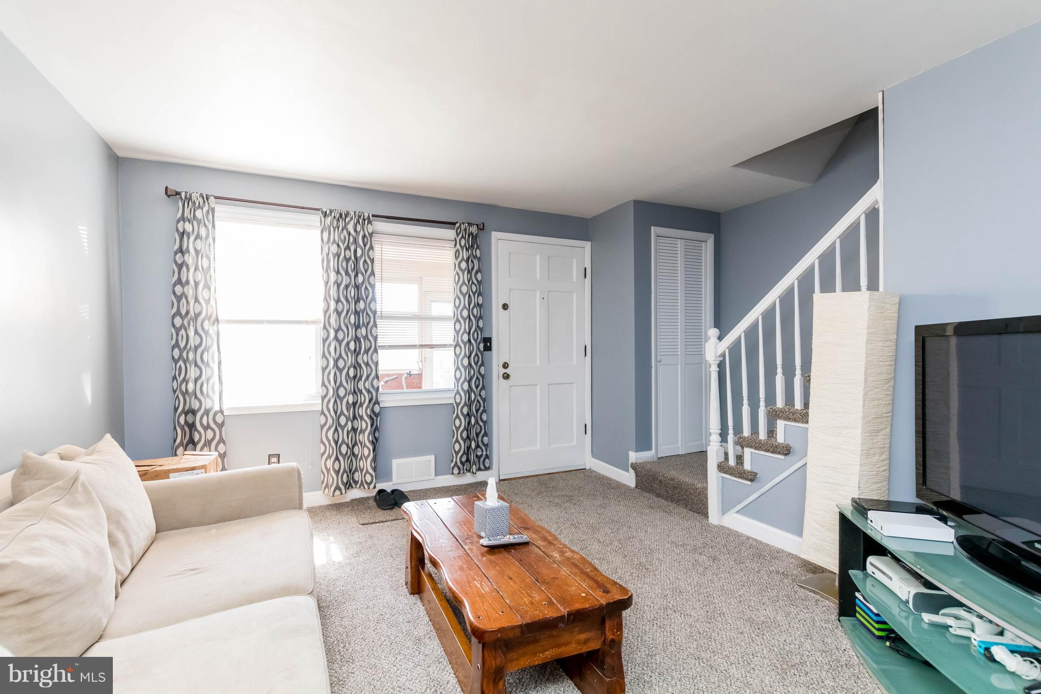 1616 Manor Road Baltimore, MD 21222 - Photo 4 of 20 Living Room