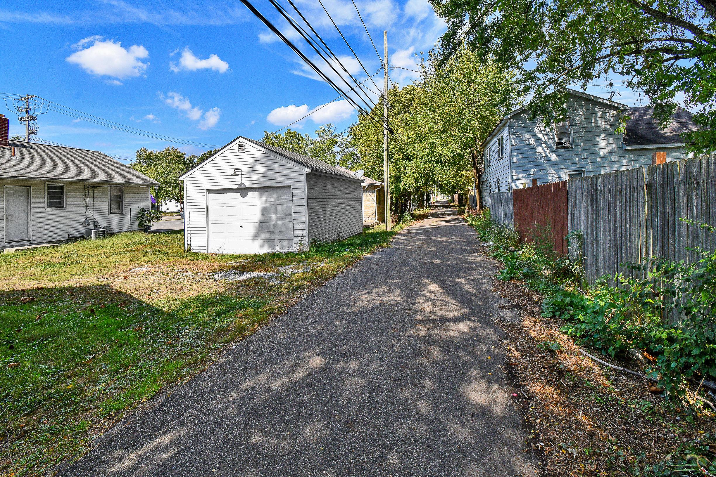 856 South Yearling Road Columbus, OH 43213 - Photo 26 of 32 856 South Yearling Road Whitehall Ohio 4