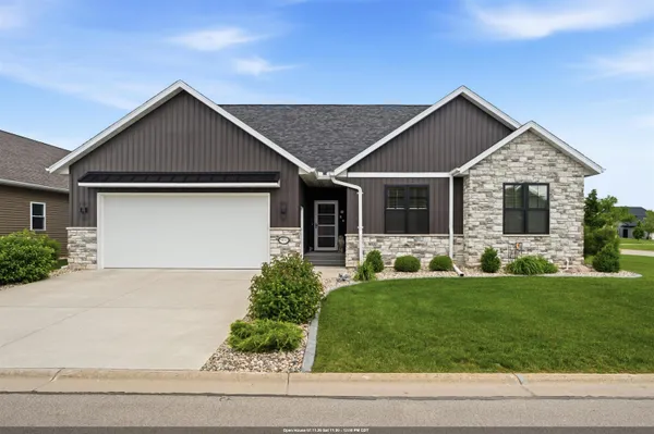 $499,900 | 901 Clover Court, Menasha, WI 54952