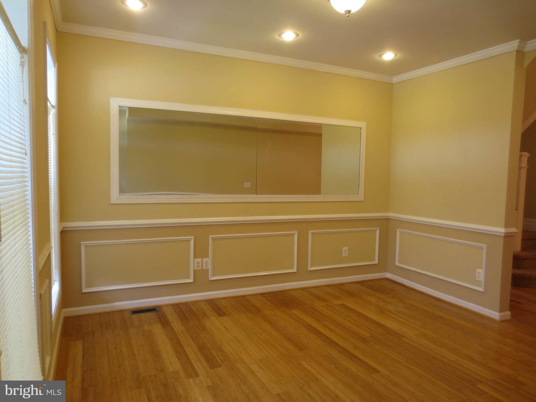 3030 Harford Road Baltimore, MD 21218 - Photo 5 of 23 Living Room