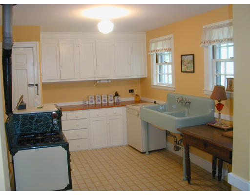 215 Islington Road Newton, MA 02466 - Photo 4 of 7