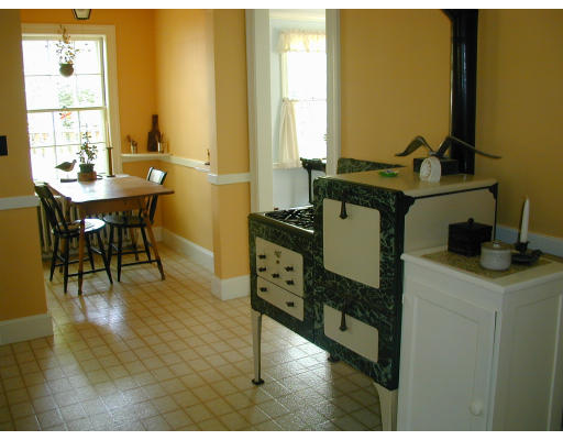 215 Islington Road Newton, MA 02466 - Photo 5 of 7