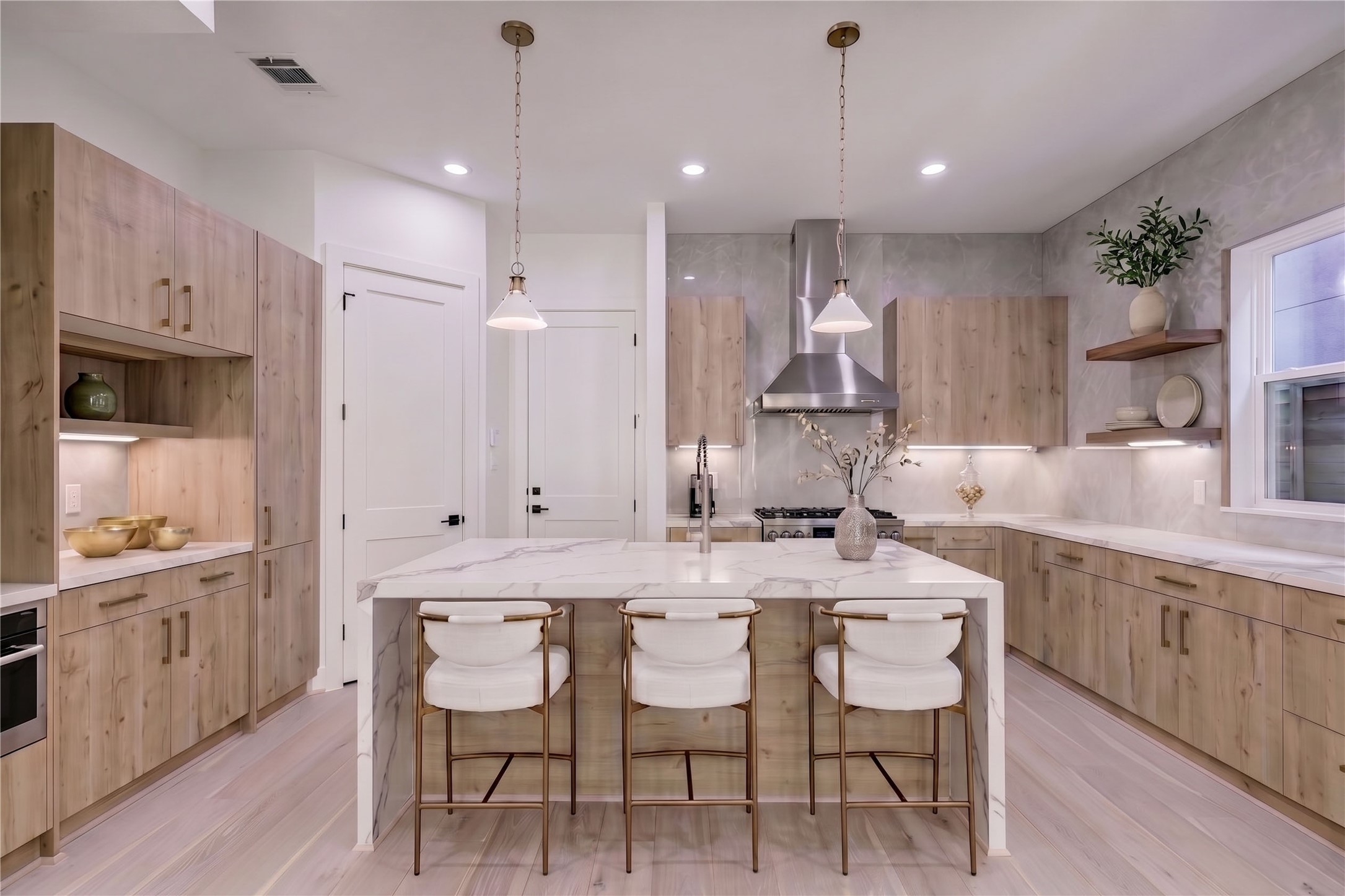 6209 Westcott Street Houston, TX 77007 - Photo 3 of 16 Kitchen – Located on the first floor, this beautifully designed kitchen features a double waterfall-edge island with quartz countertops, abundant cabinets, and a walk-in pantry. (virtual staging)