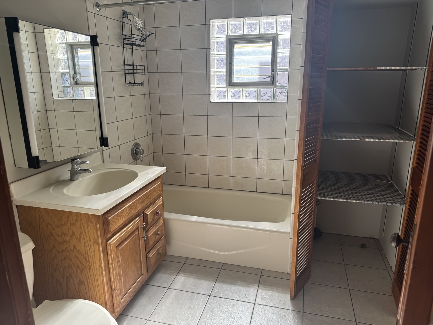 2005 West Greenleaf Avenue, Unit 2 Chicago, IL 60645 - Photo 13 of 15