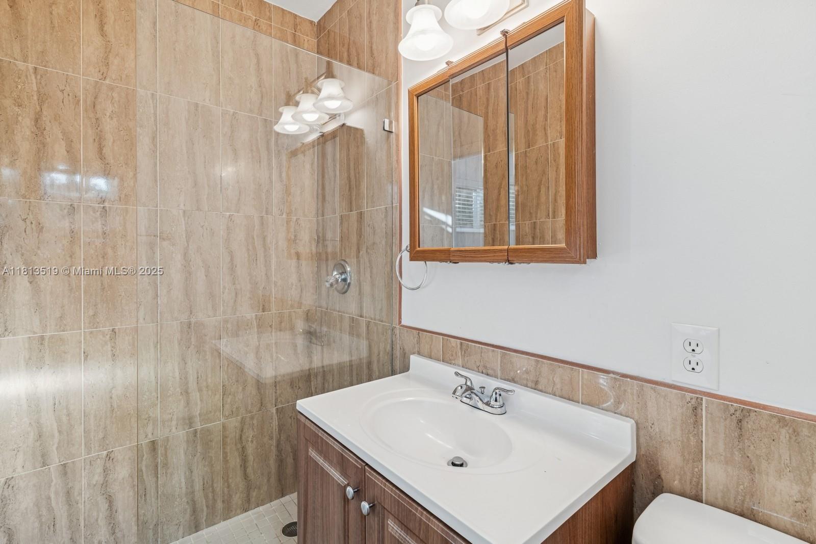 2350 Southwest 26th Street Miami, FL 33133 - Photo 11 of 20 w/ shower