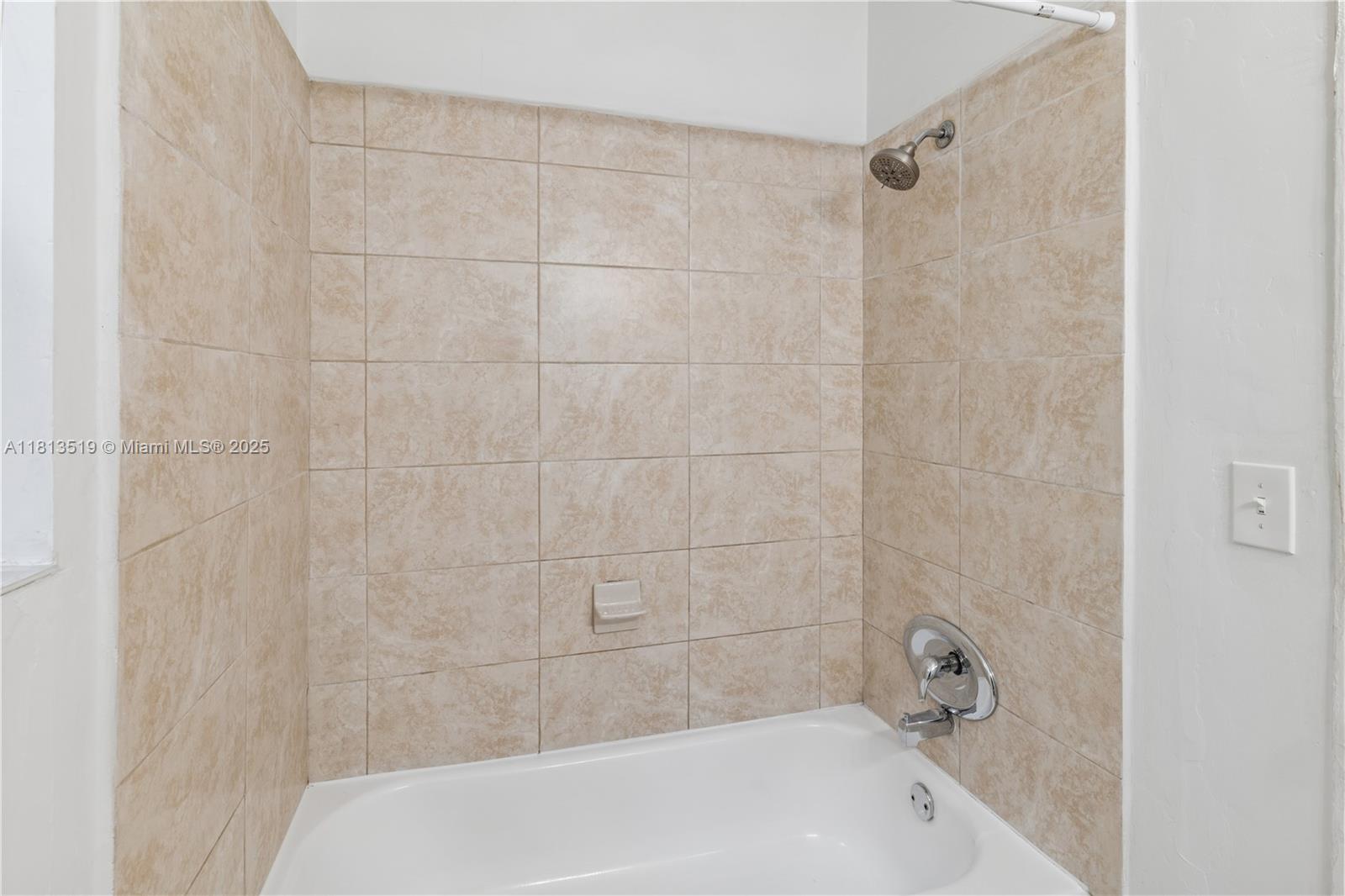 2350 Southwest 26th Street Miami, FL 33133 - Photo 15 of 20 2nd bath w/ tub