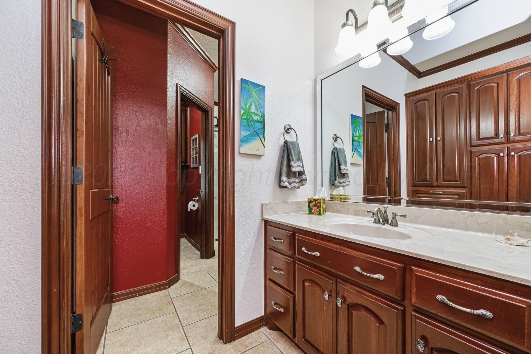 11213 Collin Wade Road Amarillo, TX 79124 - Photo 21 of 48 Jack n Jill Bath