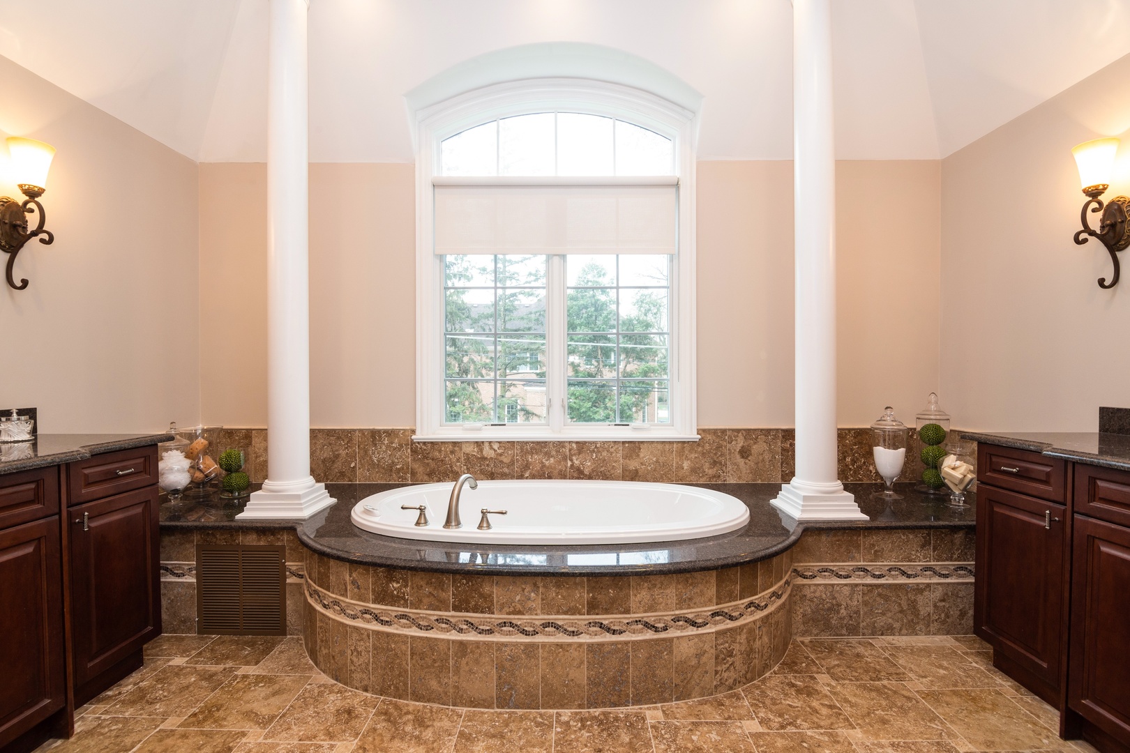 2283 Scott Road Northbrook, IL 60062 - Photo 17 of 33 a view of a living room and bathroom