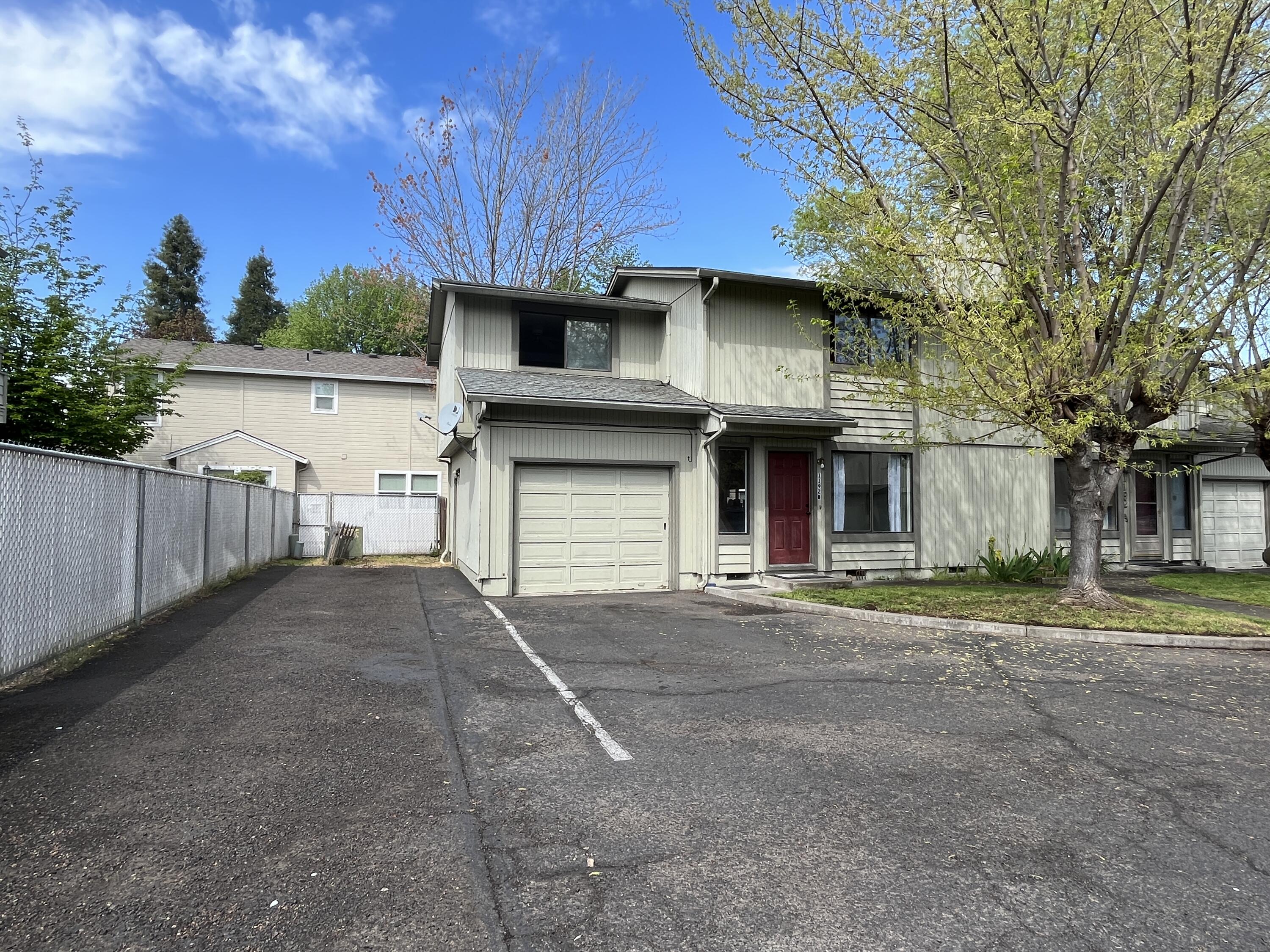 1192 Morrow Road, Unit B Medford, OR 97504 - Photo 3 of 28 3