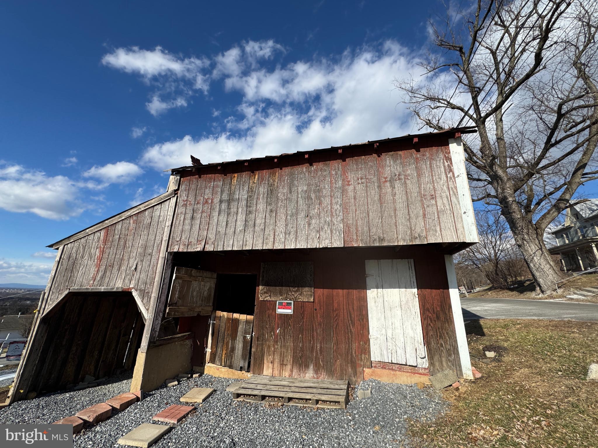 6226 Clevelandtown Road Boonsboro, MD 21713 - Photo 28 of 49 Barn