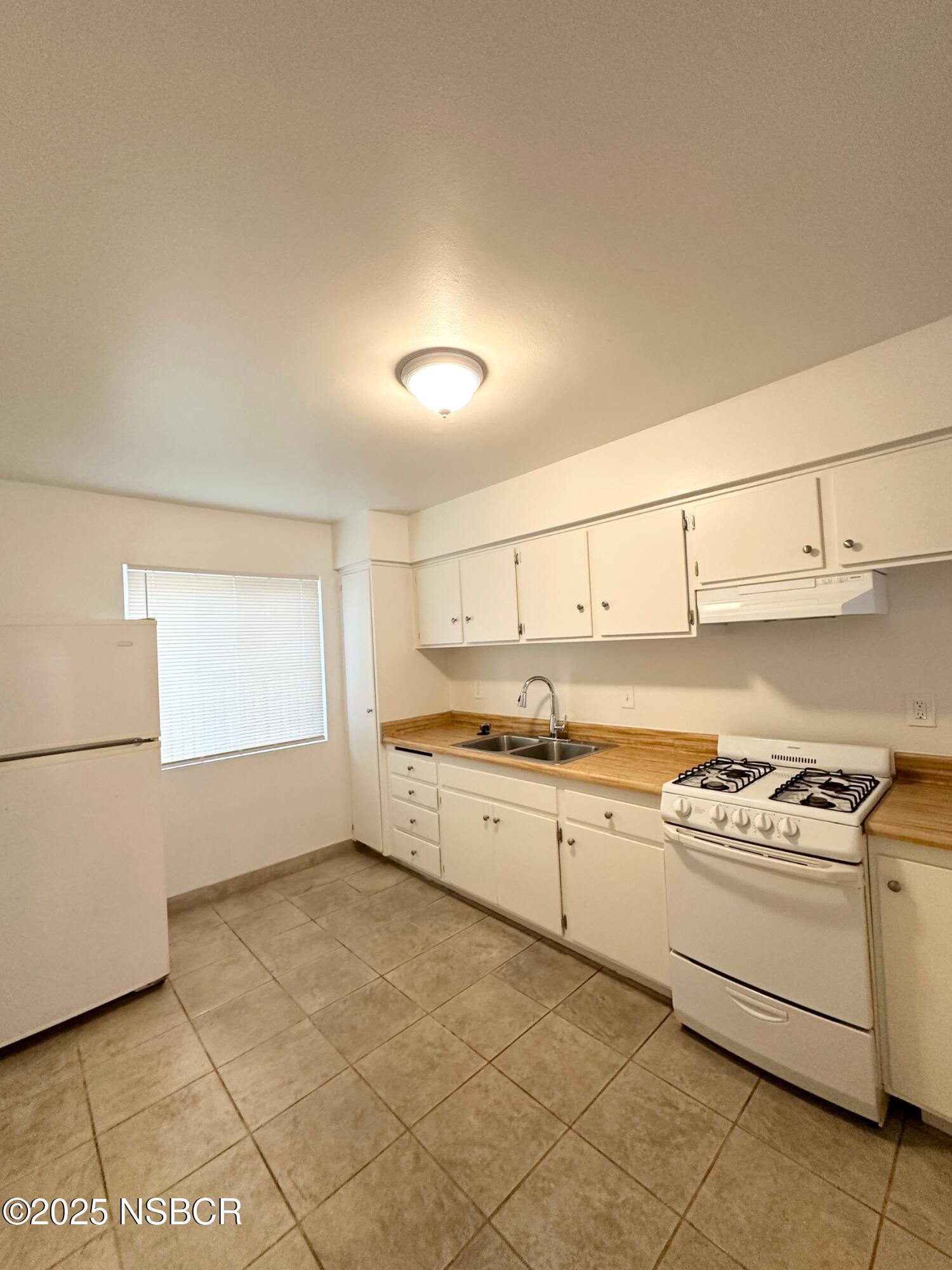 521 North S Street, Unit B Lompoc, CA 93436 - Photo 8 of 9 16