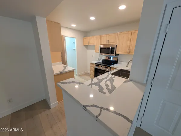 $1,900 | 1880 East Morten Avenue, Unit 101, Phoenix, AZ 85020