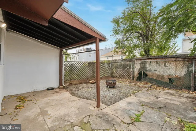 a view of a backyard space