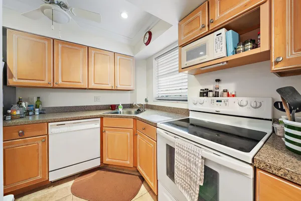 $159,000 | 18081 Southeast Country Club Drive, Unit 651, Jupiter, FL 33469