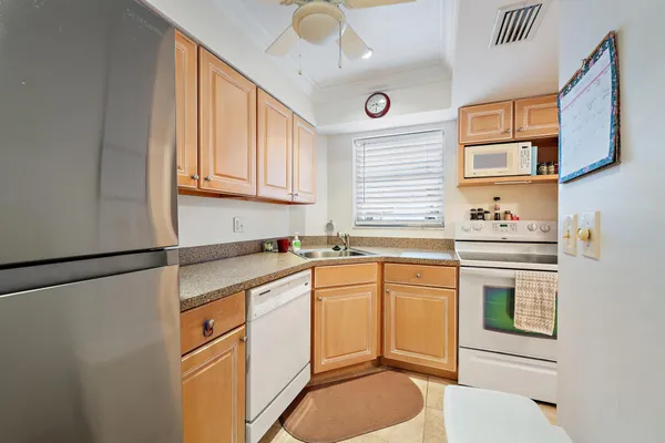 $159,000 | 18081 Southeast Country Club Drive, Unit 651, Jupiter, FL 33469