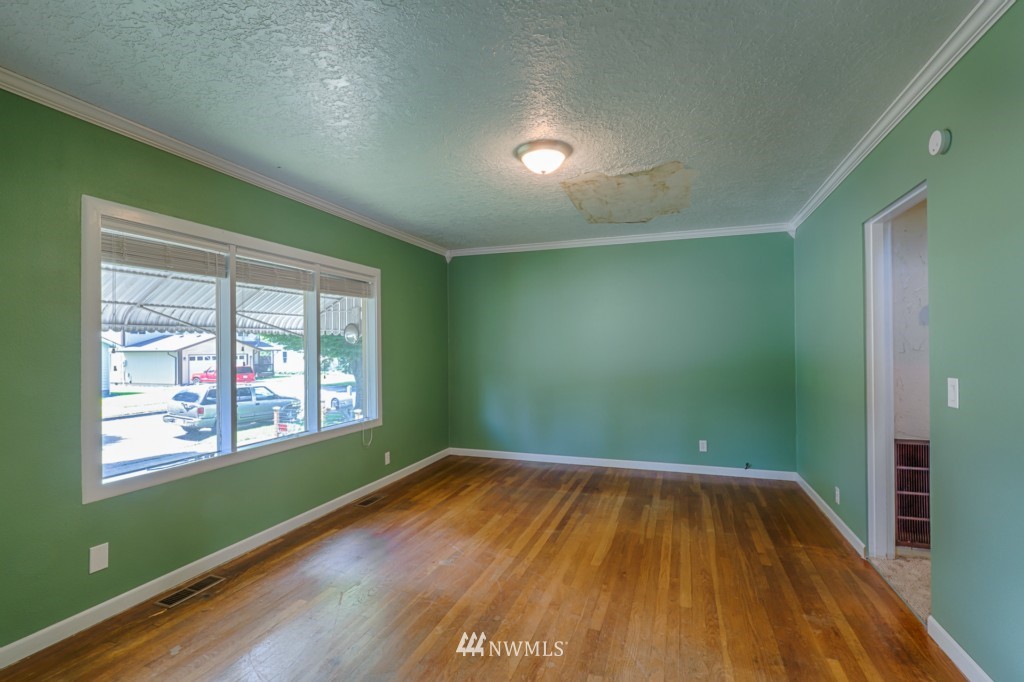 2818 Fir Street Longview, WA 98632 - Photo 2 of 13 Gallery Image 2