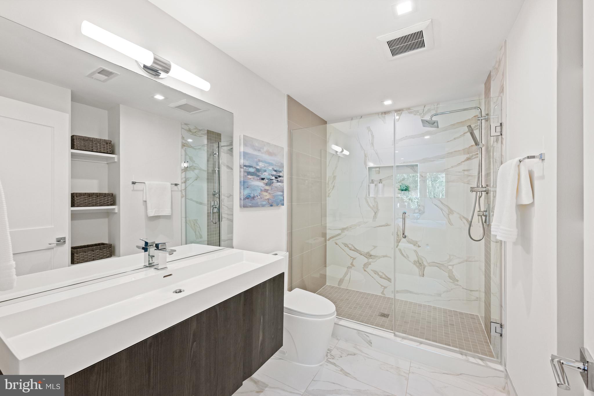 3728 R Street Northwest Washington, DC 20007 - Photo 18 of 34 En-suite bathroom