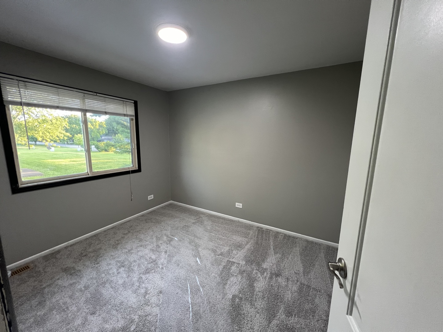 1067 Cascade Drive Aurora, IL 60506 - Photo 16 of 20 a view of an empty room and window