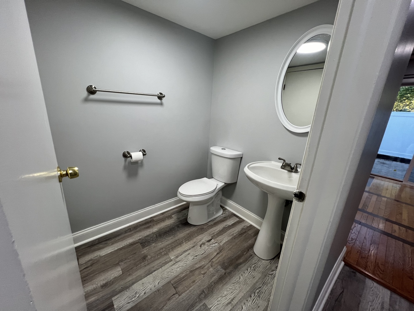 1067 Cascade Drive Aurora, IL 60506 - Photo 8 of 20 a bathroom with a toilet and a mirror