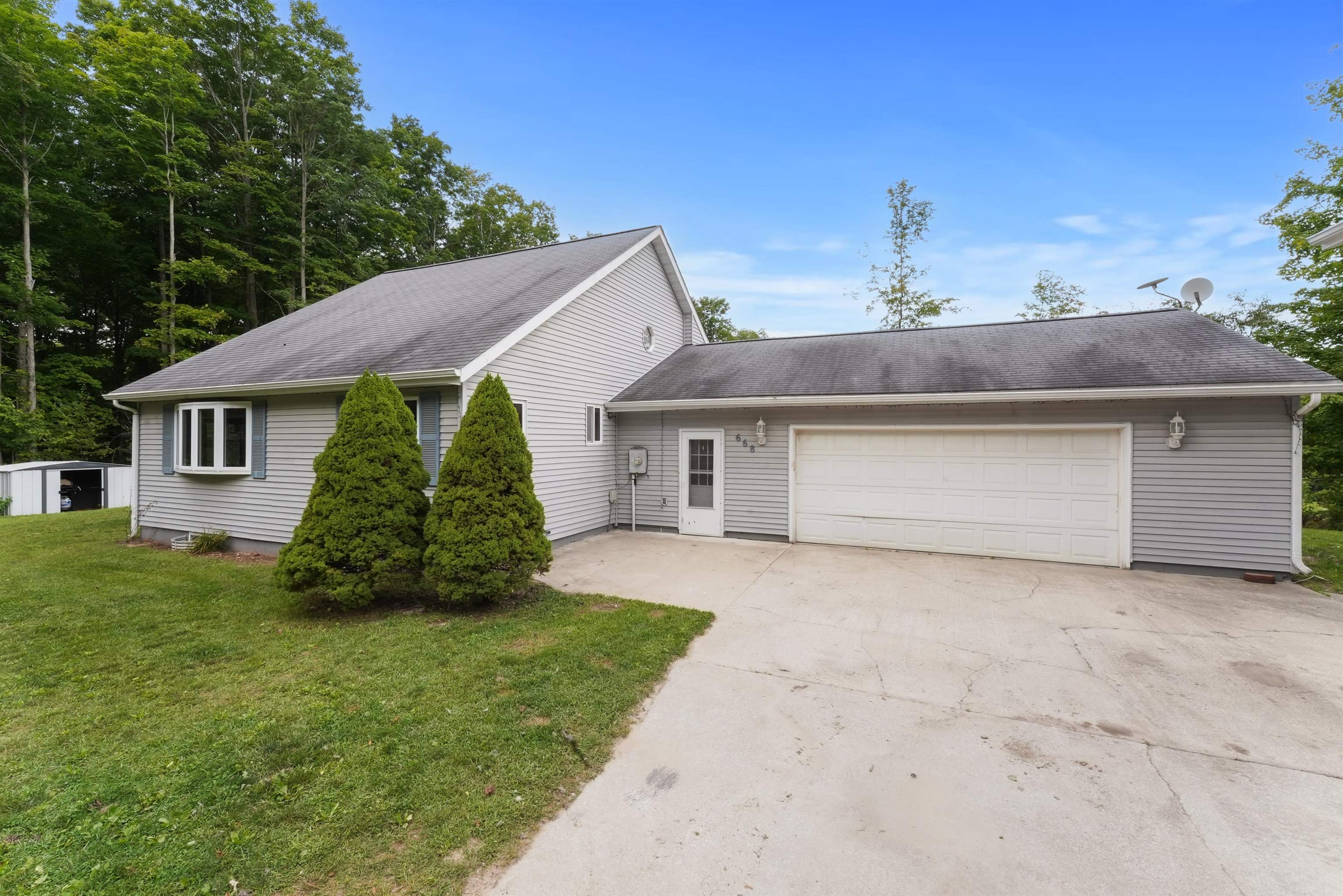668 West 18 1/2 Road Mesick, MI 49668 - Photo 2 of 39 1926578-6a025b55-0879-45a8-9515-0bfde9ecc64e.JPG
