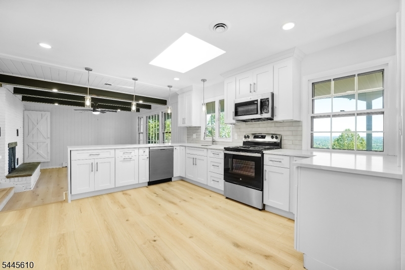 306 Warrenville Road Green Brook, NJ 08812 - Photo 6 of 37