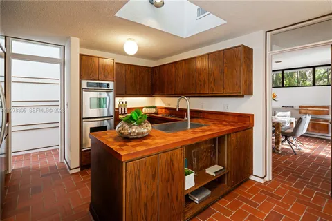 $1,975,000 | 6400 Southwest 133rd Drive, Pinecrest, FL 33156