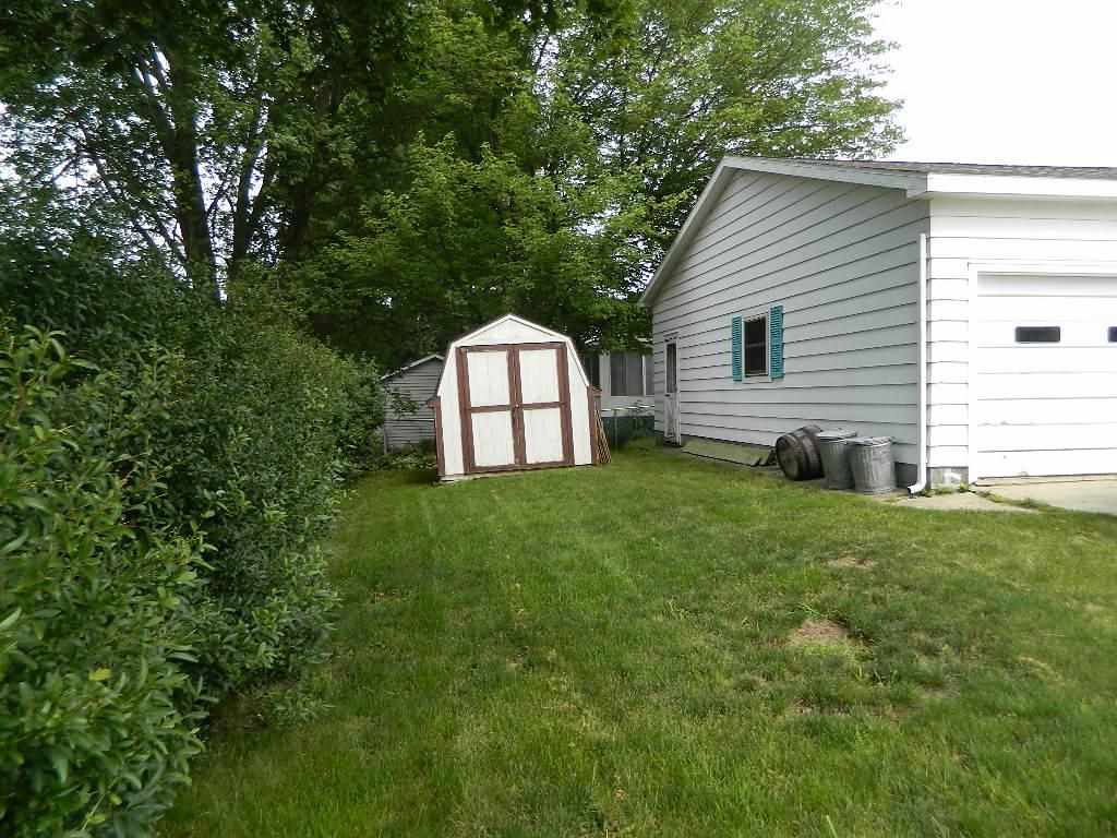 506 John R Street Clare, MI 48617 - Photo 4 of 20 1890821-3.JPG