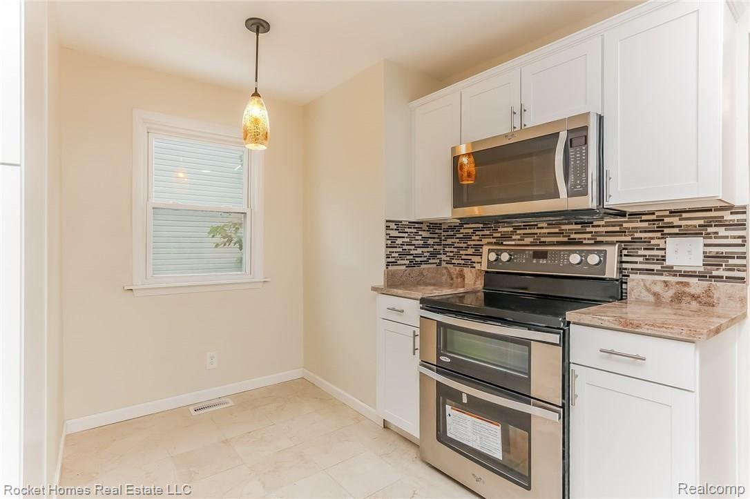 414 Roth Boulevard Clawson, MI 48017 - Photo 8 of 27 009-Breakfast_Nook-3292721-medium.jpg