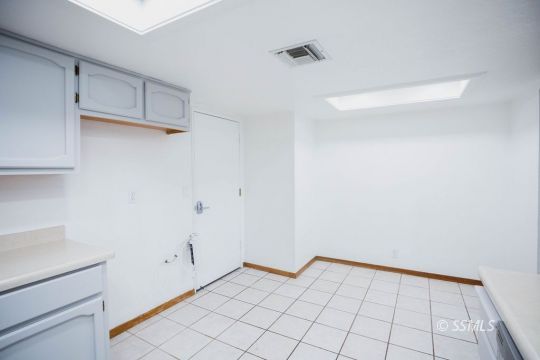 207 East Upjohn Avenue Ridgecrest, CA 93555 - Photo 10 of 20 a view of an empty room