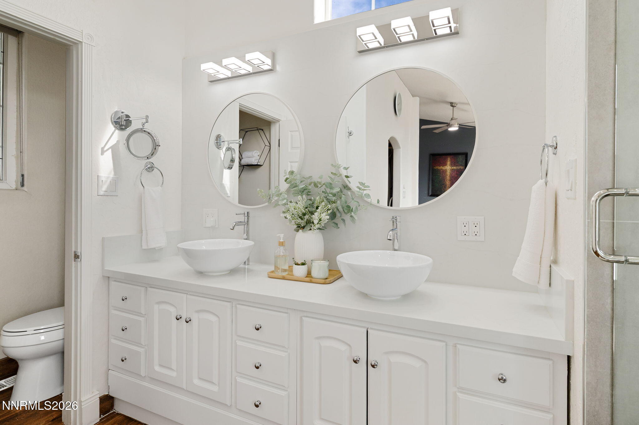 5520 High Rock Way Sparks, NV 89431 - Photo 37 of 75 a bathroom with a toilet a sink and mirror