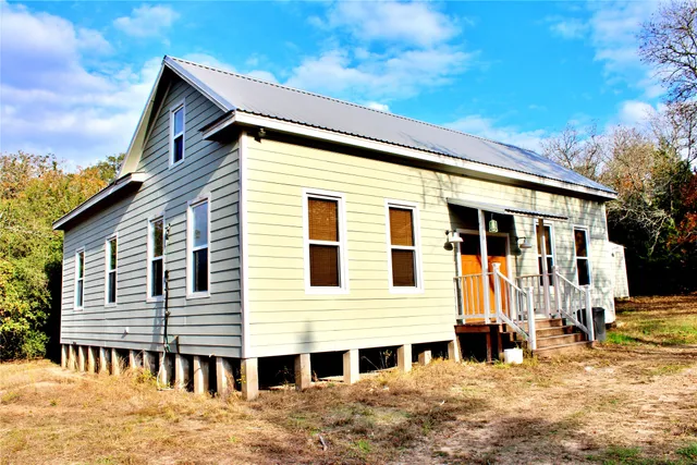 a view of an outdoor space with a tree