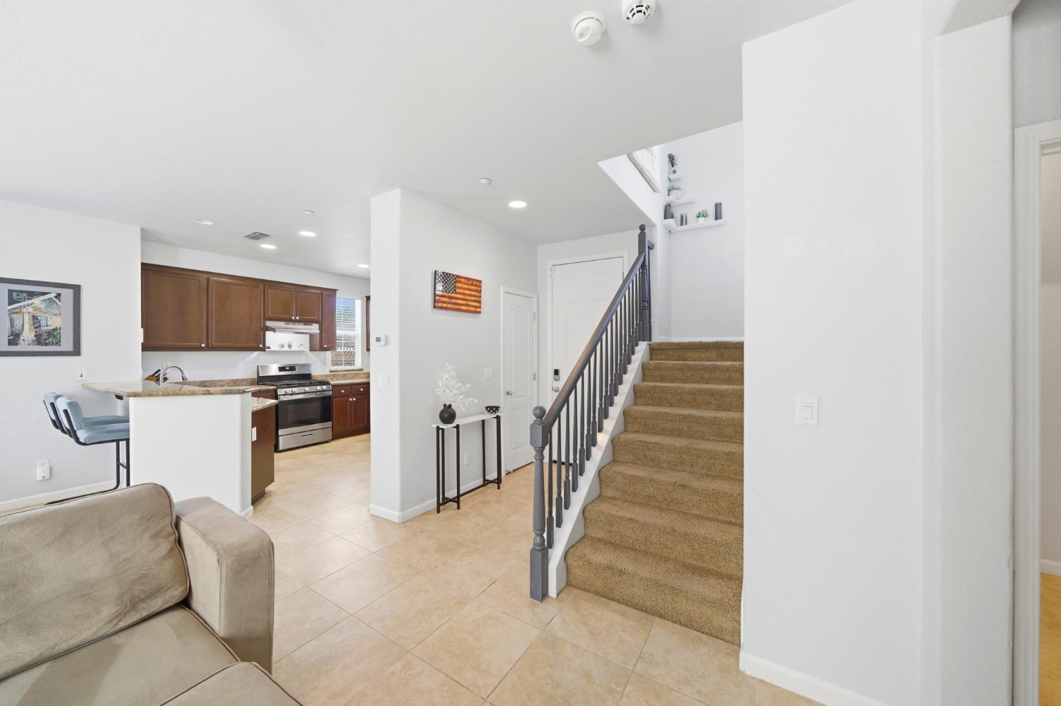 698 Equinox Loop Lincoln, CA 95648 - Photo 5 of 33