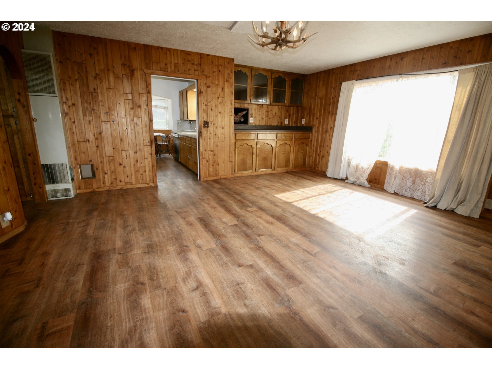 30178 South Sprague Road Molalla, OR 97038 - Photo 4 of 27 Living Room