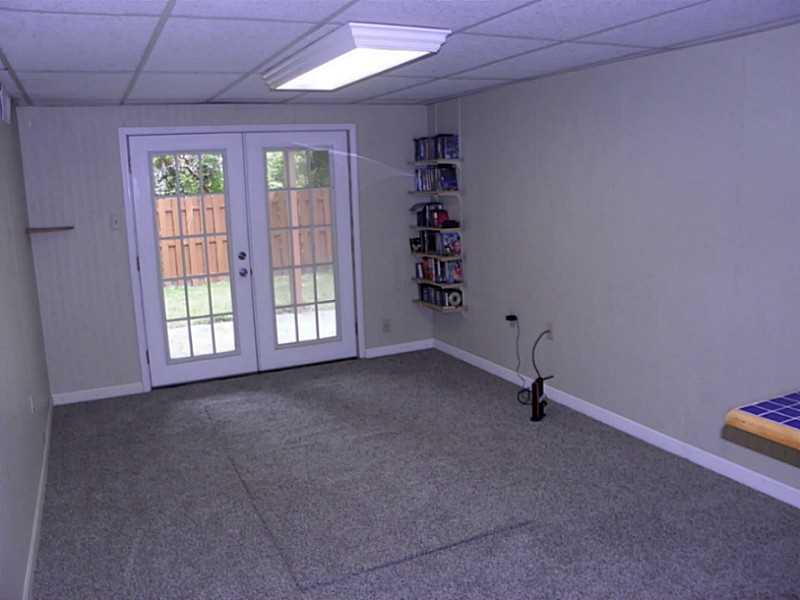 168 Bellevue Road Pittsburgh, PA 15229 - Photo 14 of 16 Family Room.