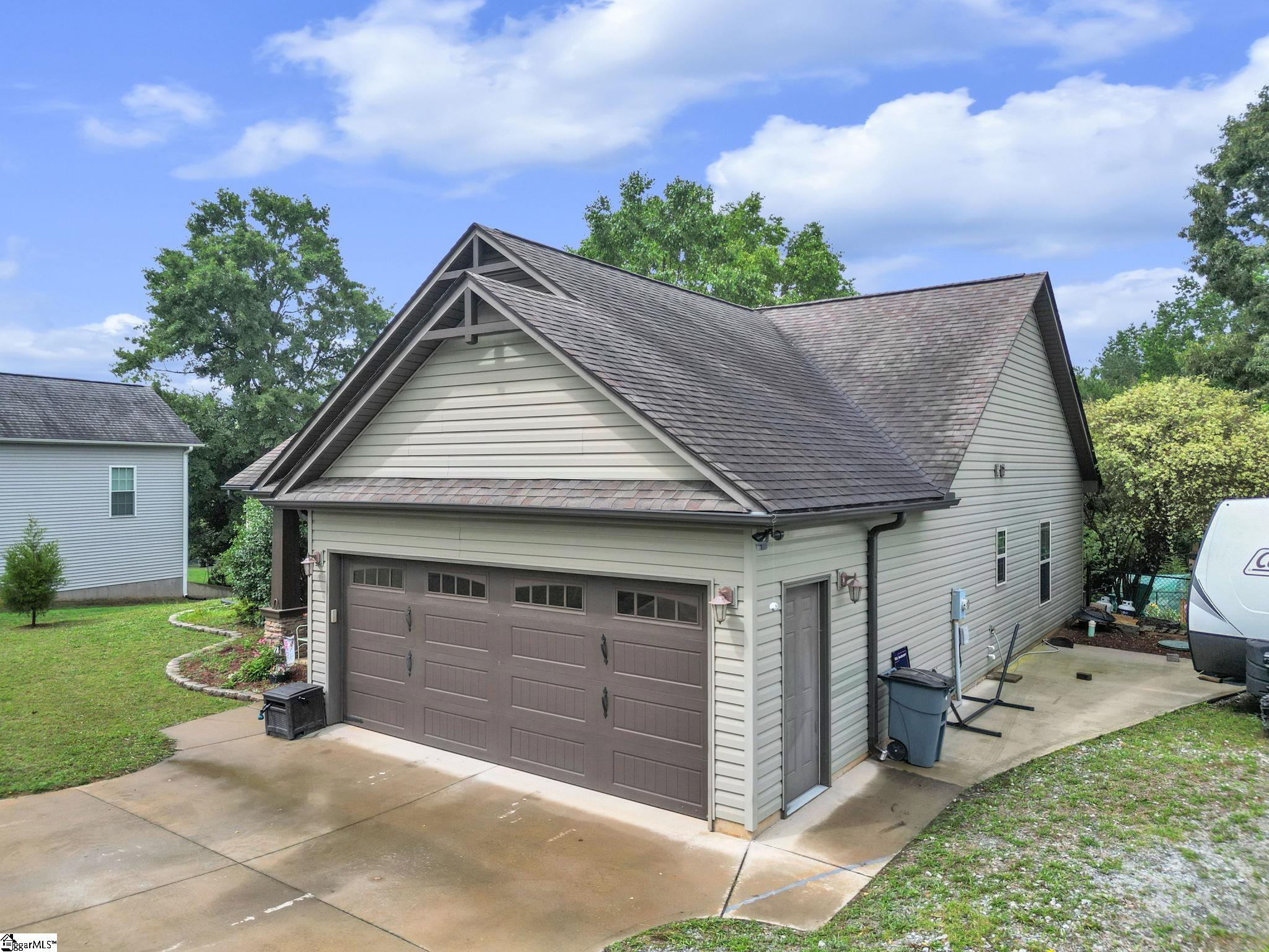 215 Cooleys Crest Lane Inman, SC 29349 - Photo 3 of 31