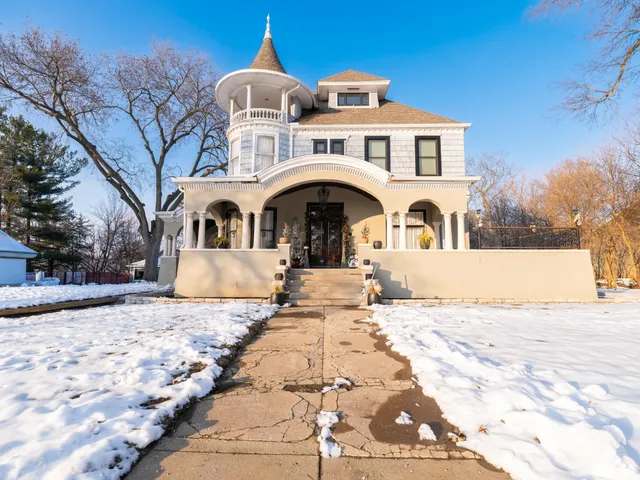 $364,000 | 725 Park Avenue, Pekin, IL 61554