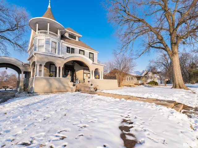 $364,000 | 725 Park Avenue, Pekin, IL 61554