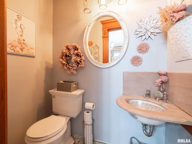 $364,000 | 725 Park Avenue, Pekin, IL 61554