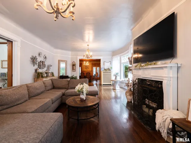 $364,000 | 725 Park Avenue, Pekin, IL 61554