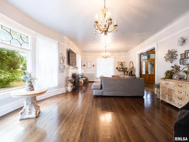 $364,000 | 725 Park Avenue, Pekin, IL 61554