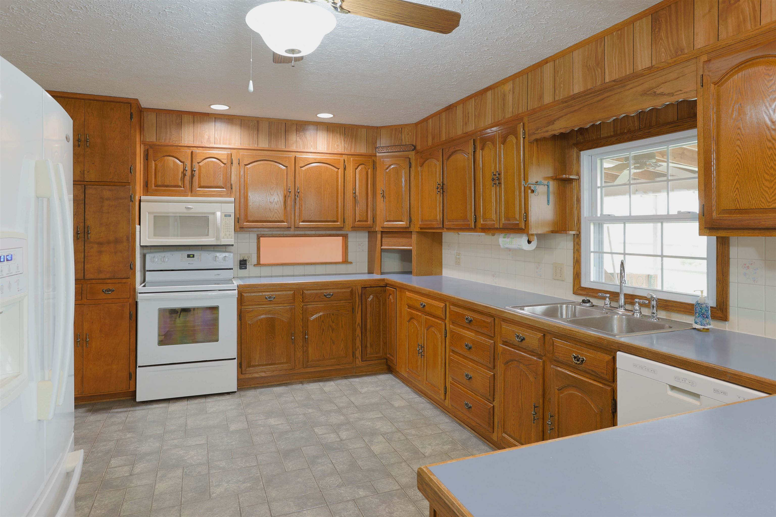 839 Kiddsville Road Waynesboro, VA 22980 - Photo 12 of 49 a kitchen with stainless steel appliances granite countertop a stove and a sink