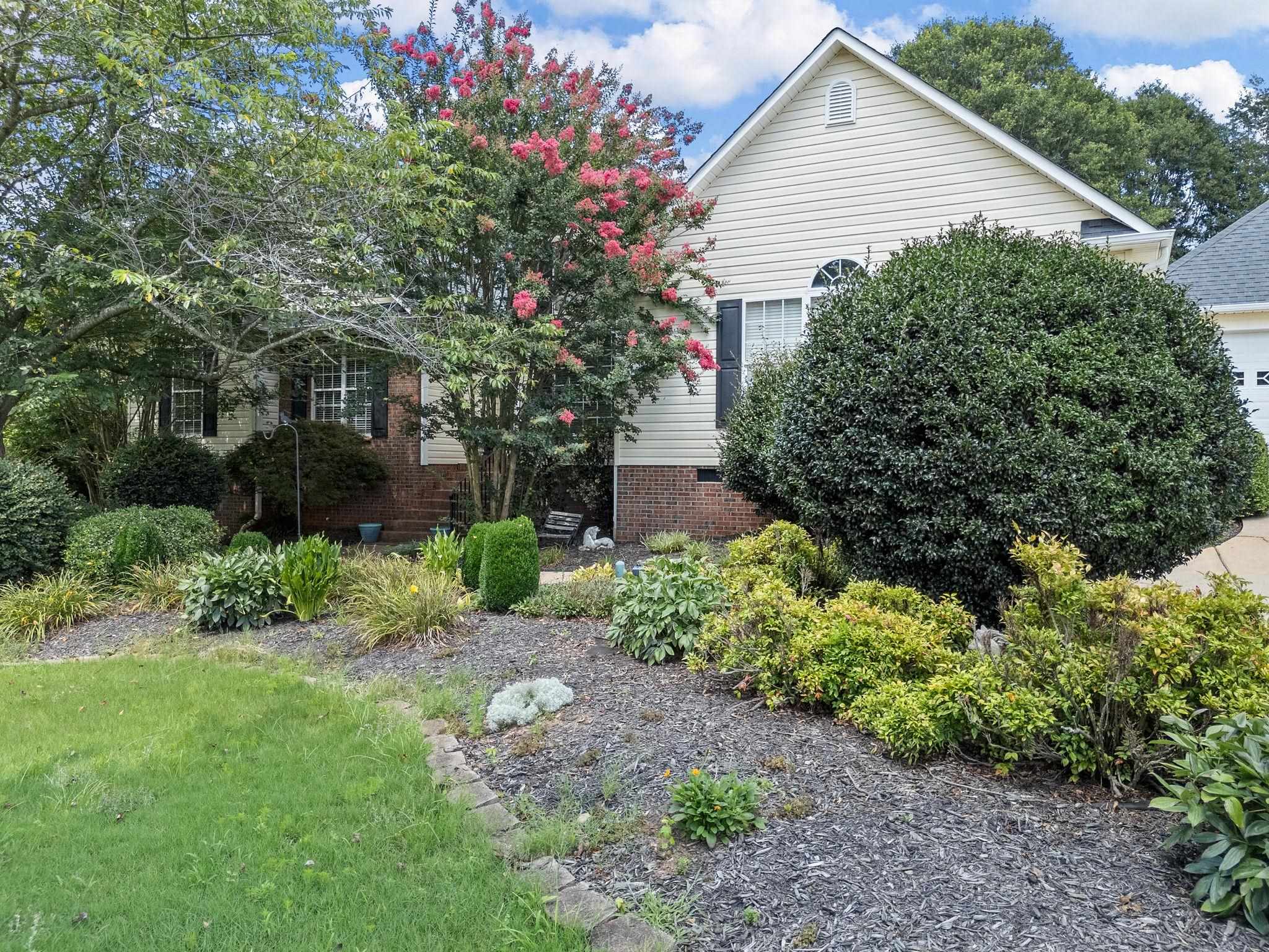 215 Spring Valley Road Inman, SC 29349 - Photo 1 of 41