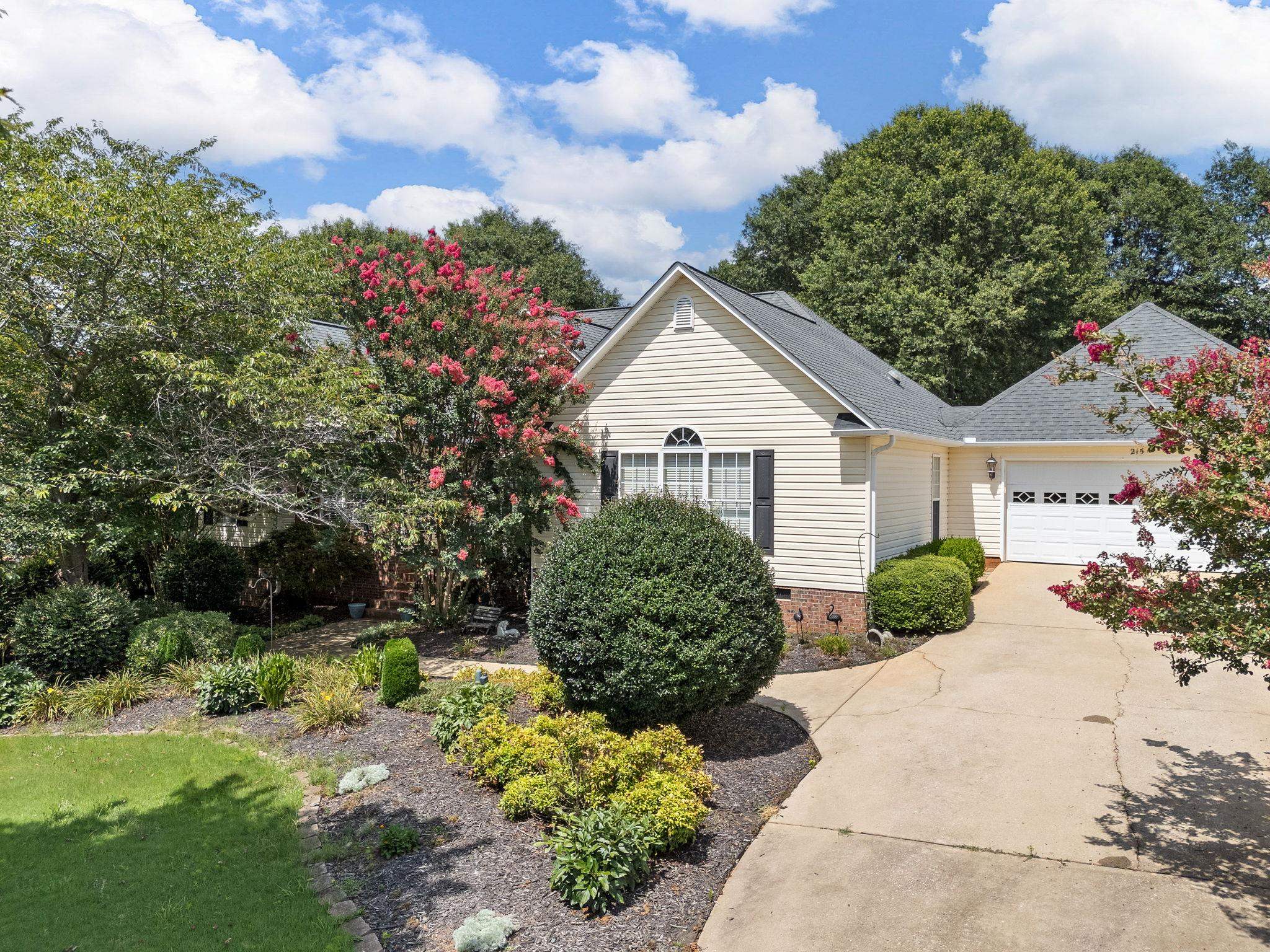 215 Spring Valley Road Inman, SC 29349 - Photo 2 of 41