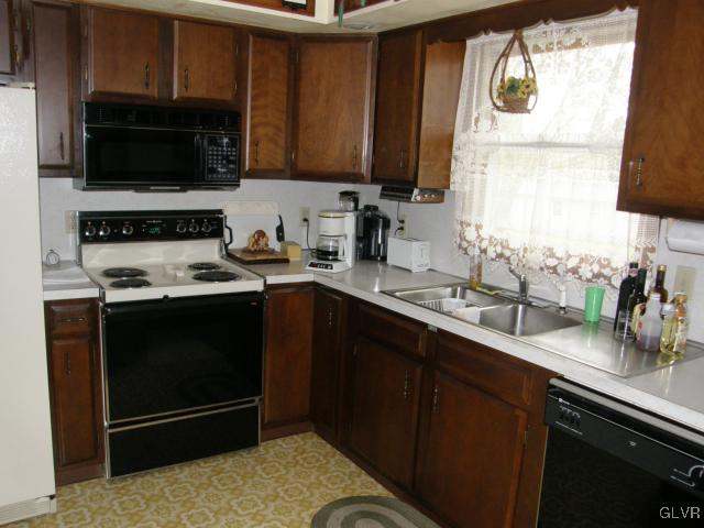716 Lexington Road Nazareth, PA 18064 - Photo 4 of 9 Gallery Image 4