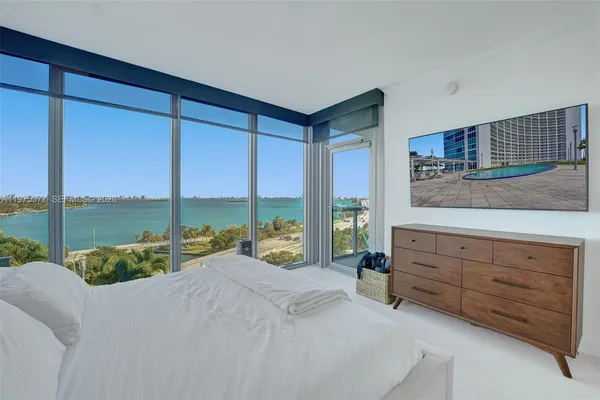 $525,000 | 601 Northeast 36th Street, Unit 811, Miami, FL 33137